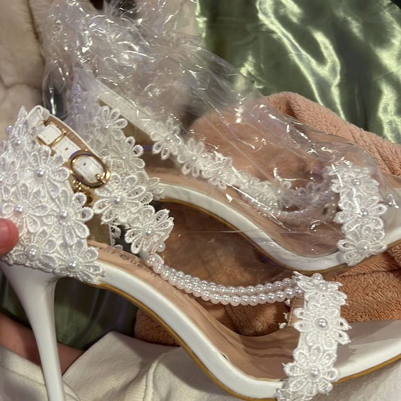 Floral pearl heels NWOT - Picture 3 of 8